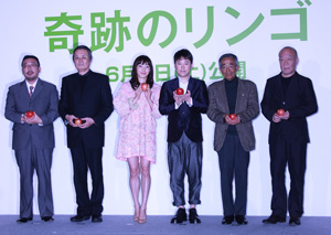 映画『奇跡のリンゴ』完成報告会見
