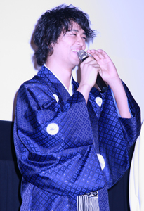 笑顔の斎藤工 『劇場版 仮面ティーチャー』完成披露プレミア上映会