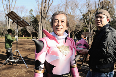 寺島進＝海野吾郎　（ドラゴンピンク）