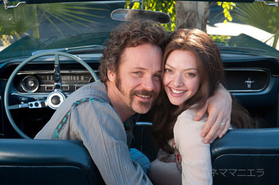 ピーター・サースガードとアマンダ・セイフライド