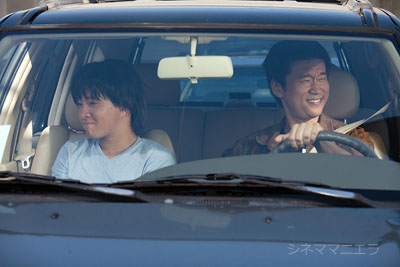 濱田岳が初の英語セリフに臨んだ映画『サケボム』