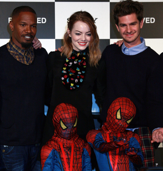 左からジェイミー・フォックス、エマ・ストーン、アンドリュー・ガーフィールド、映画『アメイジング・スパイダーマン2』来日会見にて