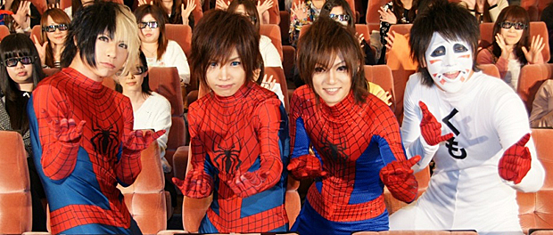 ゴールデンボンバー喜屋武「スパイダーマン化」願望叶う！