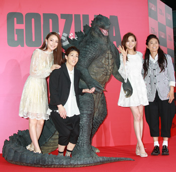 蛯原友里、吉田沙保里、押切もえ、澤穂希とGODZILLA