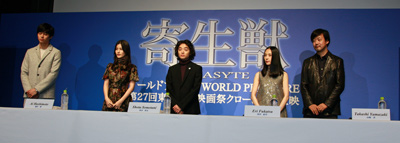 映画『寄生獣』完成報告会見に出席した東出昌大、橋本愛、染谷将太、深津絵里、山崎貴監督