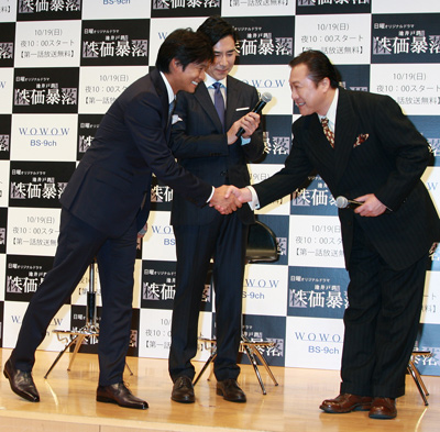 織田裕二と石橋凌、握手