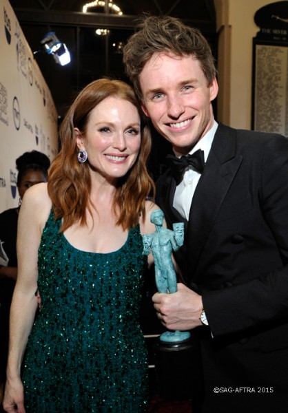 ジュリアン・ムーアとエディ・レッドメイン in SAG2015