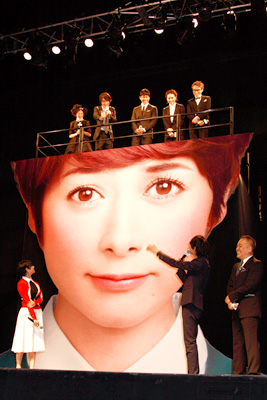 神木隆之介と古川雄輝、上と下で手を振り合う