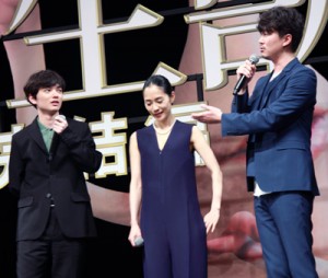 染谷将太vs.新井浩文「死んだ魚の目対決」