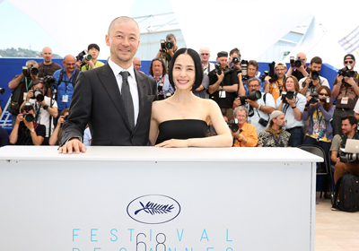 浅野忠信と深津絵里inカンヌ国際映画祭