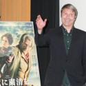 マッツ・ミケルセンの一挙手一投足に歓声が響く