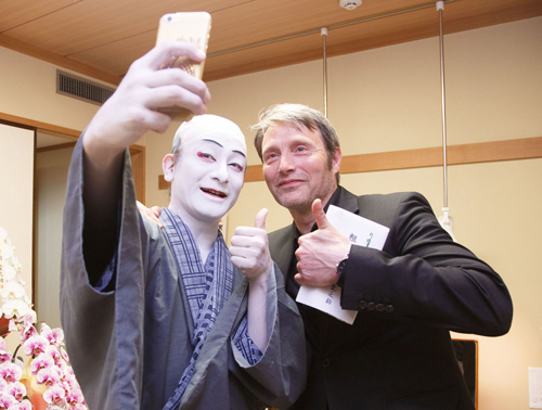 片岡愛之助とマッツ・ミケルセンの自撮り！