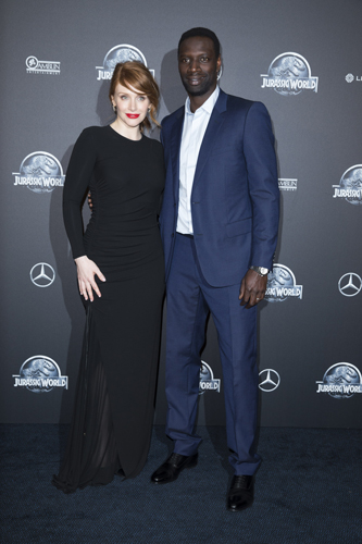 ブライス・ダラス・ハワードとオマール・シー