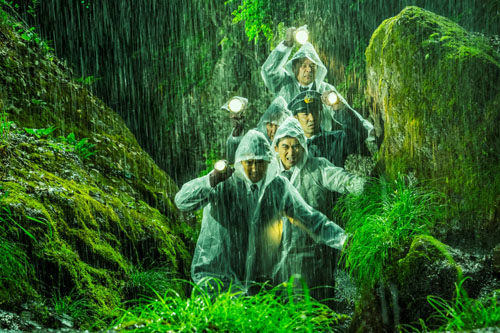 映画『星籠の海 探偵ミタライの事件簿』（和泉聖治監督）より場面写真