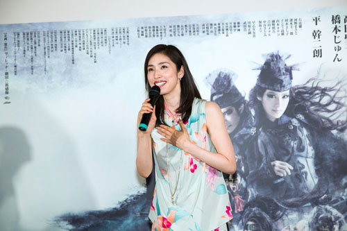 天海祐希「ニーメンハオ」と中国語で挨拶