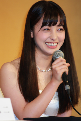 橋本環奈は、映画『セーラー服と機関銃』で薬師丸ひろ子が残した劇中の名台詞「かいかん」を生披露