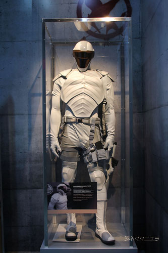 「ハンガー・ゲーム展」衣装展示