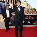 タキシードに着替えレッドカーペットにあらわれたトム・クルーズ