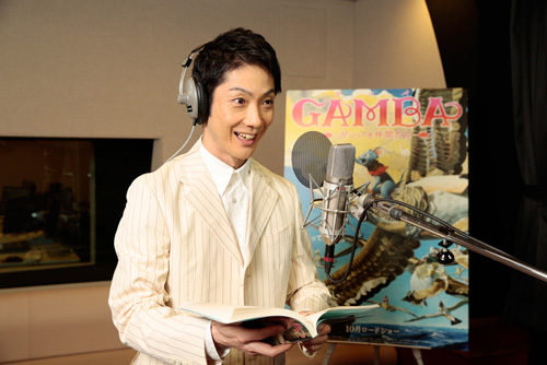 アフレコ中の野村萬斎