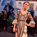 女優アリシア・ヴィキャンデル、『ザ・デイニッシュ・ガール』ヴェネチア国際映画祭にて