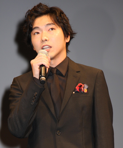 柄本佑「今日の雨は監督が降らしているんじゃないか」