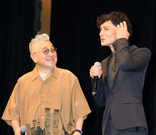 テンパる安藤政信を笑顔で見守る石井監督