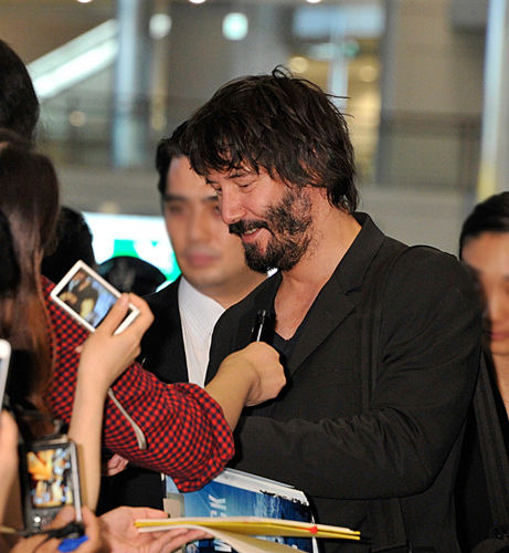 キアヌ・リーヴス、サインに応じる