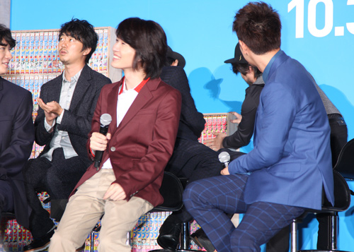 宮藤官九郎と山田孝之、ジャンプに夢中！