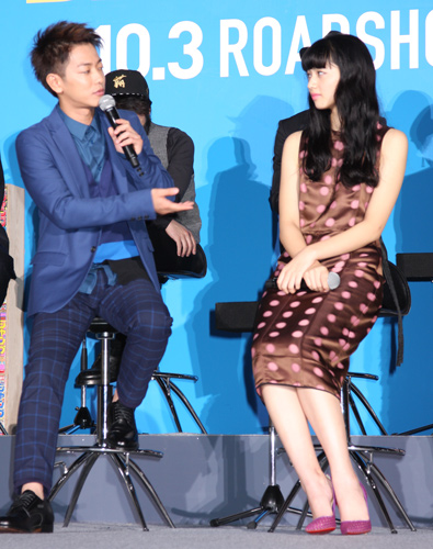 佐藤健と小松菜奈の恋模様も見どころのひとつ