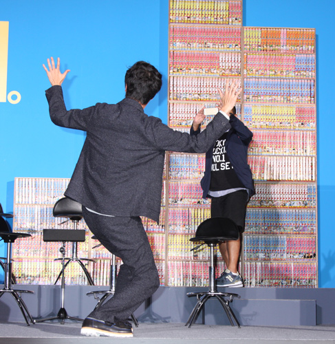 新井浩文をスマフォ撮影する大根監督