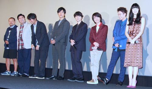 山田孝之による架空のボツシーン（迷子になったサイコーとシュージンを服部がワイヤーをつかって導く）談に爆笑するご一行