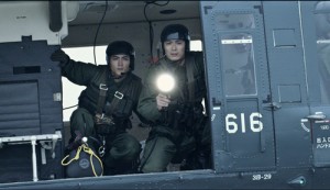 映画『天空の蜂』自衛隊員・上条（永瀬匡）らによる上空の救出作戦