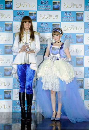 モデルのダコタ・ローズ、タレントのIVAN