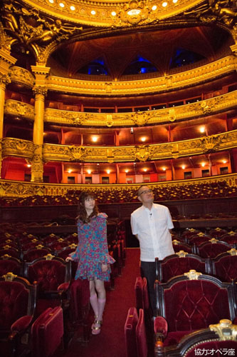 島崎遥香（AKB48）、パリのオペラ座にて