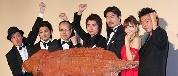 いぇーい、六本木でツチノコ見つけたぜー！