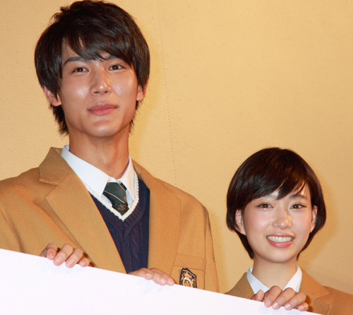 中川大志、森川葵は映画『通学シリーズ 通学途中』で共演