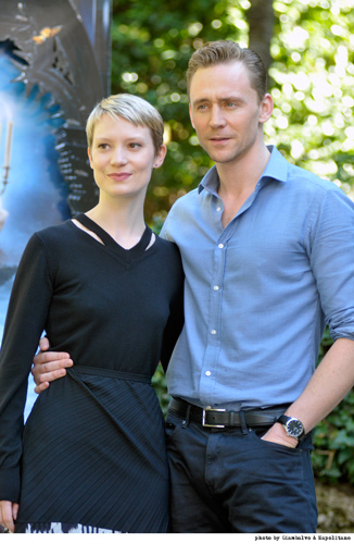 映画『クリムゾン・ピーク（原題）』inローマに出席したミア・ワシコウスカ、トム・ヒドルストン