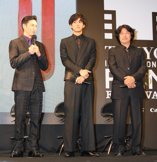 伊勢谷友介、松坂桃李、羽住英一郎監督