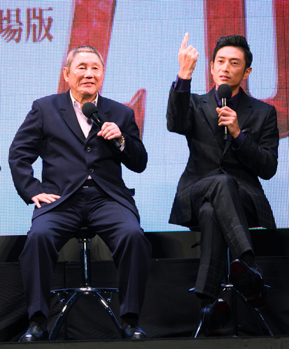 西島秀俊は「現場で不満を言わない人」、を監督として過去に演出した、ビートたけしと伊勢谷友介