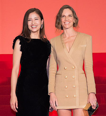 黒木メイサと来日したヒラリー・スワンク