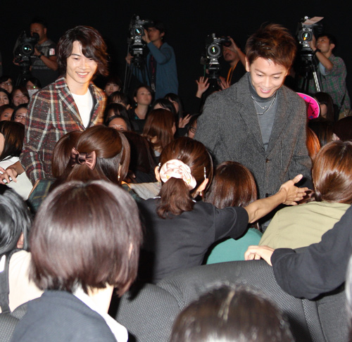 神木隆之介「カニの関節が苦手」佐藤健がお世話