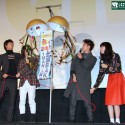 佐藤健、神木隆之介、小松菜奈、桐谷健太４人で久寿玉を割る！