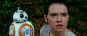 BB-8とデイジー・リドリー映画『スター・ウォーズ/フォースの覚醒』より