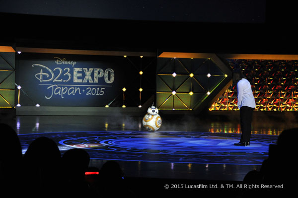 BB-8はコロコロとした動きがキュート