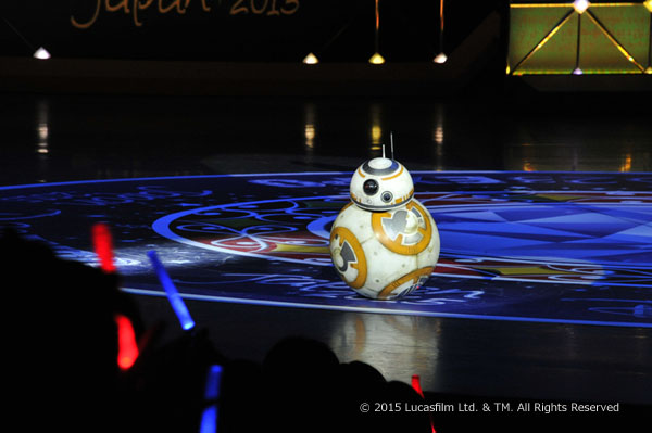 新型のドロイドBB-8（ビービーエイト）