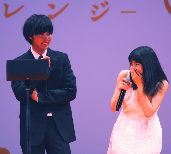 土屋太鳳、トランプで負傷したエピソードを振り返る