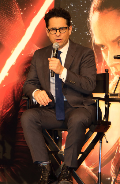 J.J.エイブラムス監督「劇場で体験してほしい」為、情報を規制するそうです