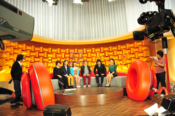 多部未華子主演の映画『あやしい彼女』歌番組のセット