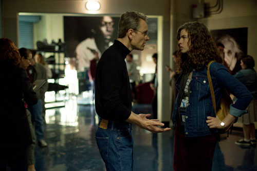 ジョブズと大学生のリサ、映画『スティーブ・ジョブズ』より