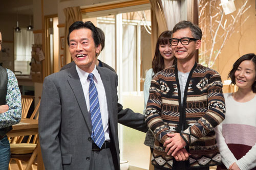 遠藤憲一と渡部篤郎、ドラマ「お義父さんと呼ばせて」撮影現場にて